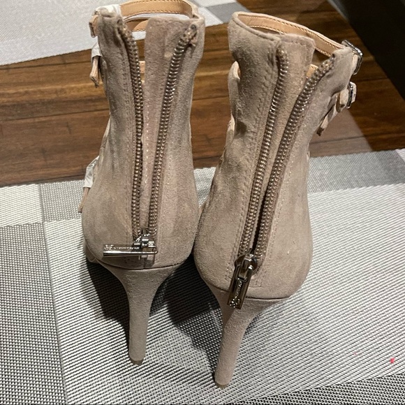 🌟🌟Beautiful Sexy Strappy Heel - Picture 4 of 6